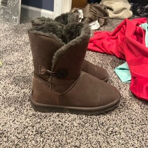 Bailey button Ugg size 7
